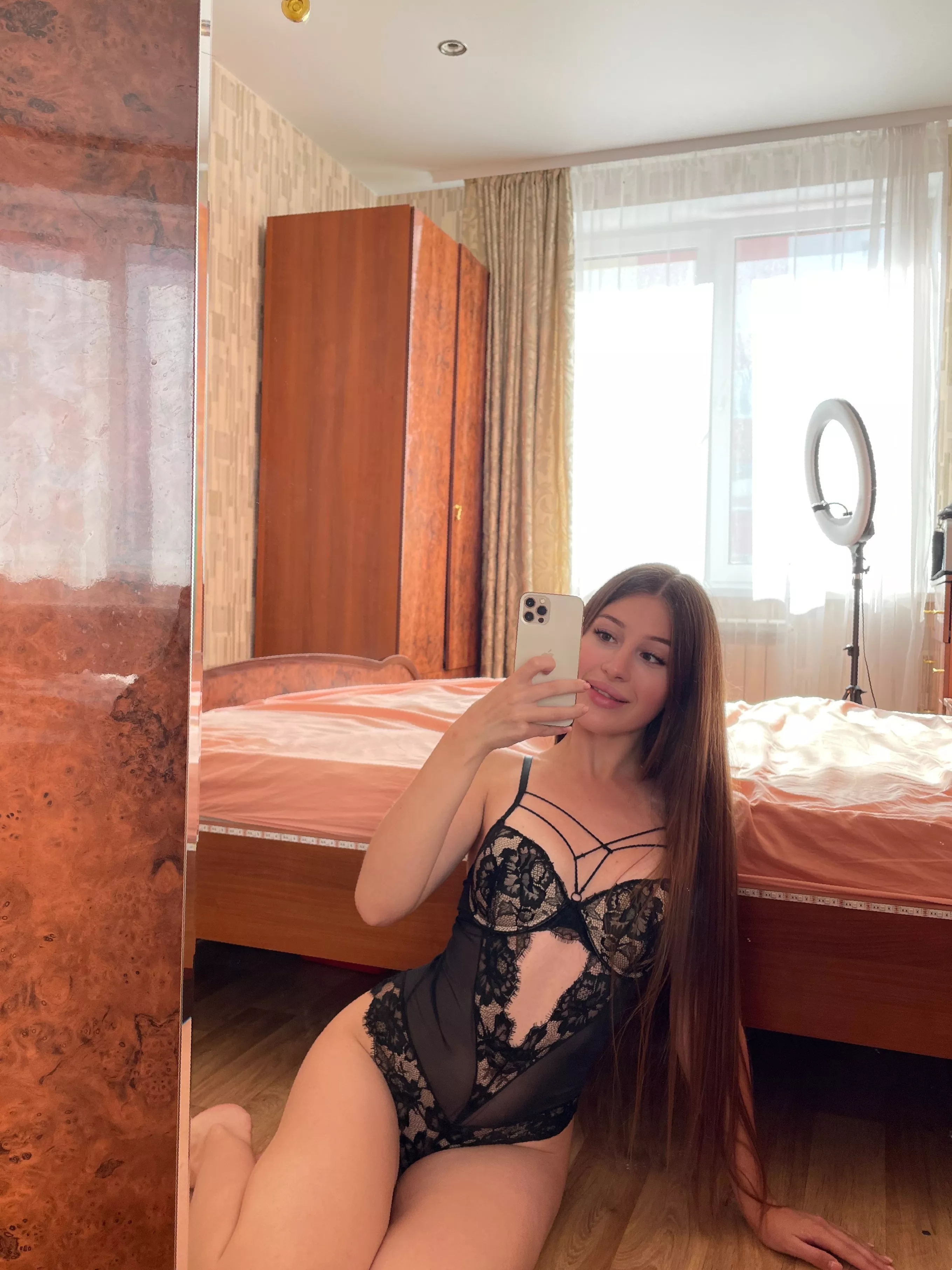 Heat things up with a sultry selfie, who's in?