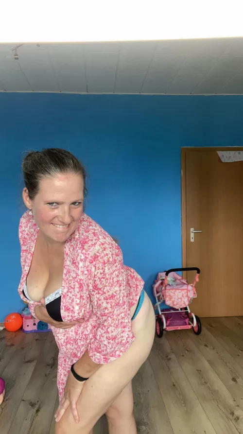 hey hey im ur new f34 mommy just sent u somethin, what r u gonna do?😜