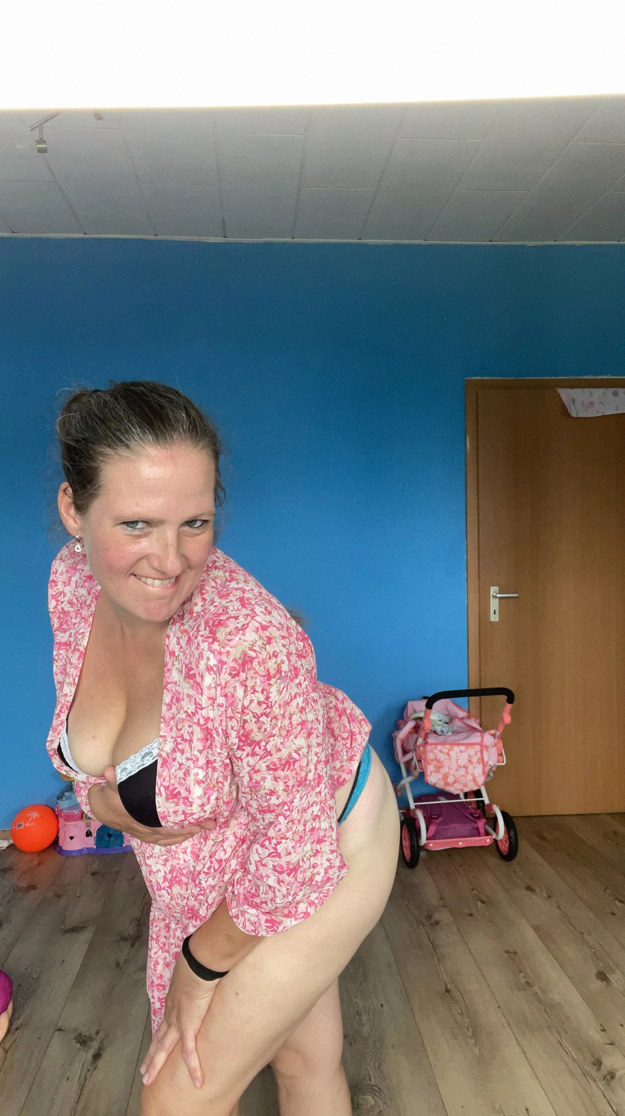 hey hey im ur new f34 mommy just sent u somethin, what r u gonna do?😜