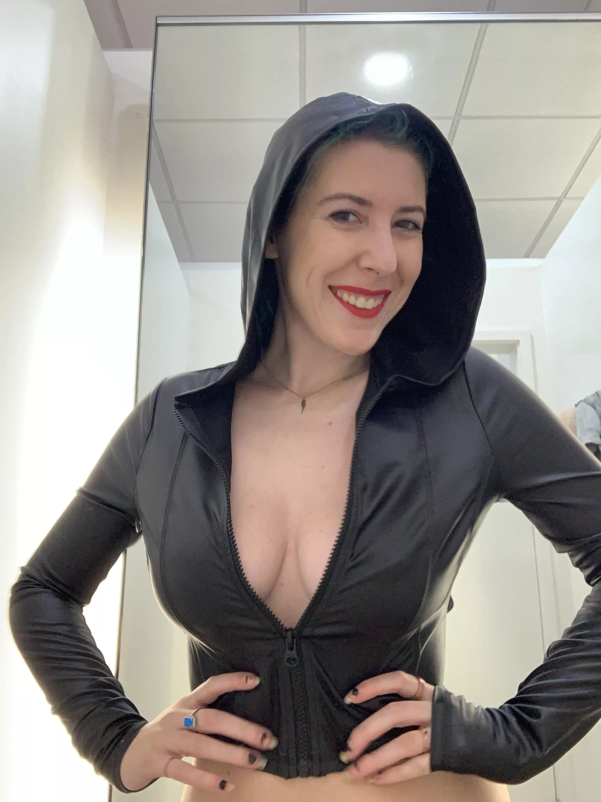 Hooded cleavage