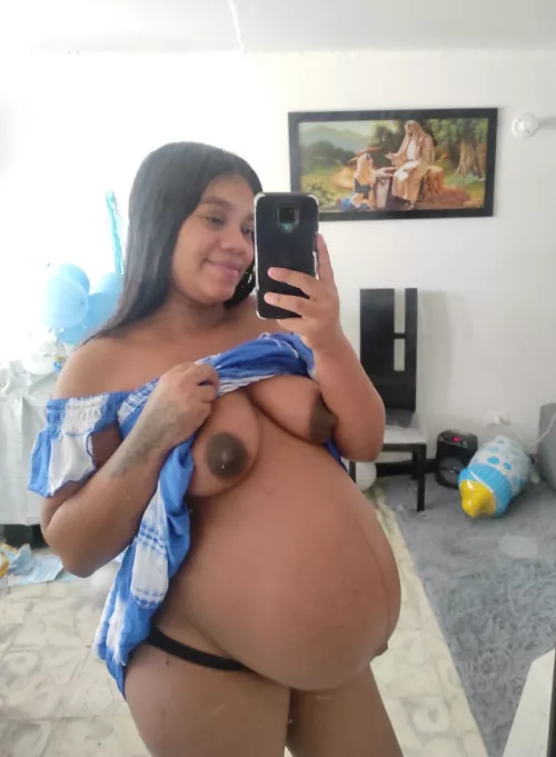 I carry twins in my belly, I'm so lucky, do I look sexy to you?