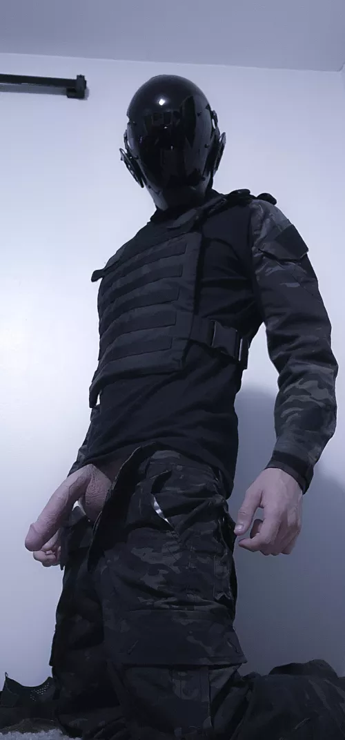 If I sent this and asked you to meet me in the bathroom at the airsoft range would you?