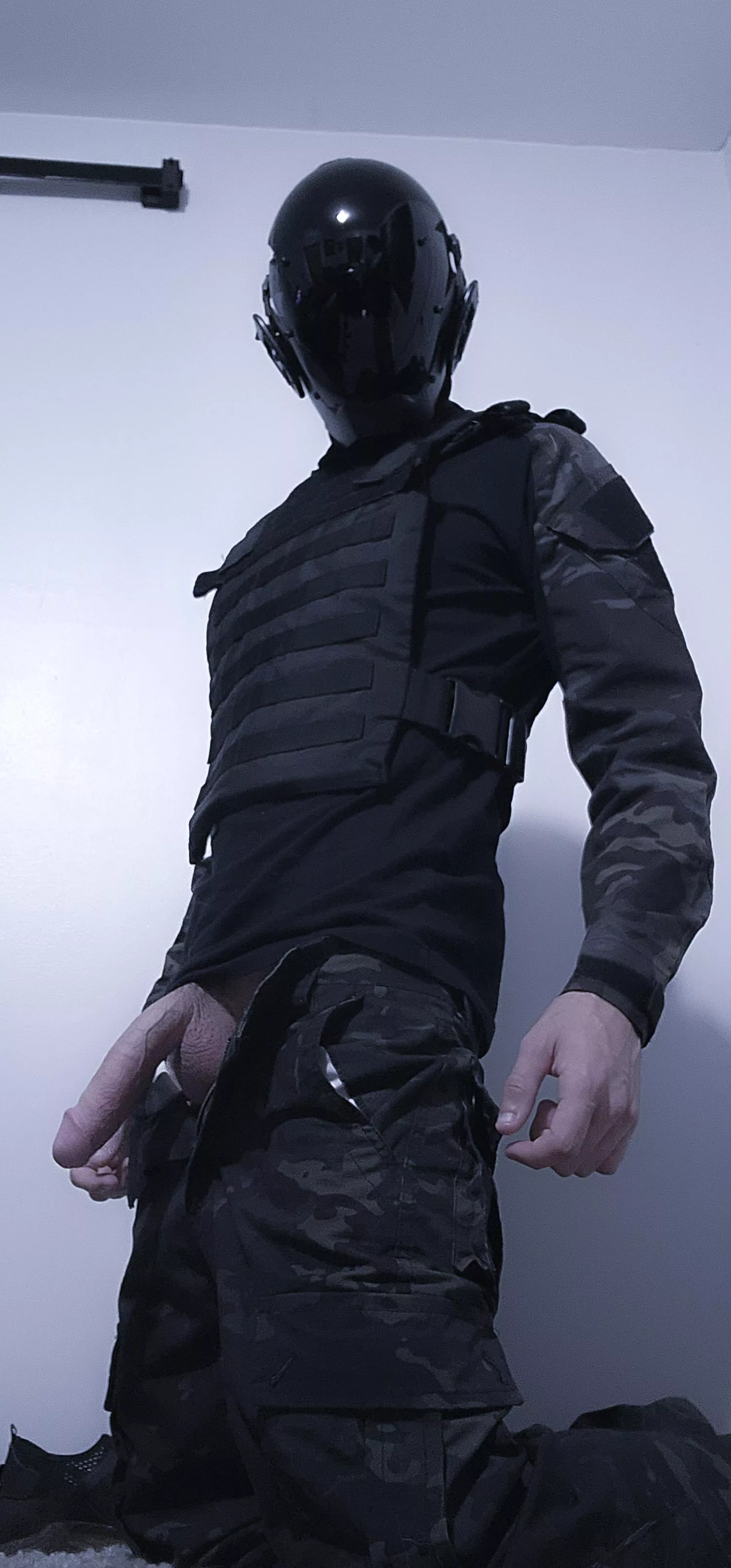 If I sent this and asked you to meet me in the bathroom at the airsoft range would you?