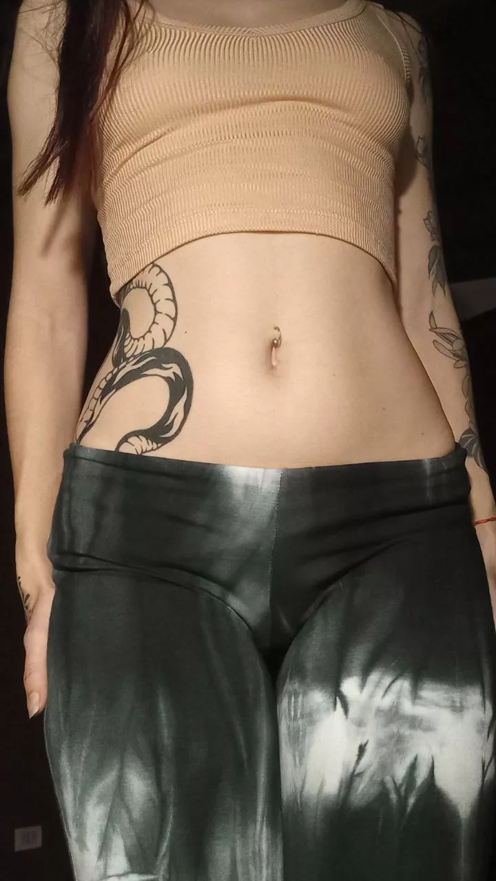 new crop top is a litt bit see throug 🙈