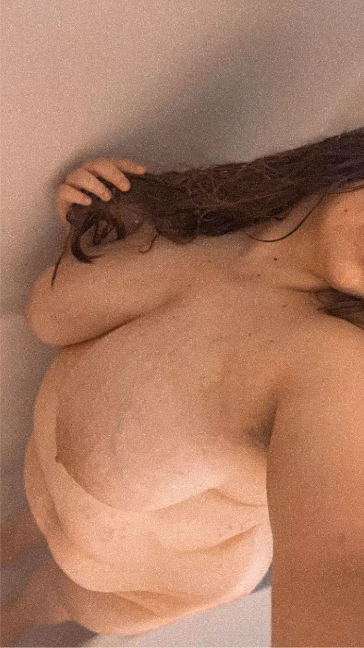 Play with me please 🤭