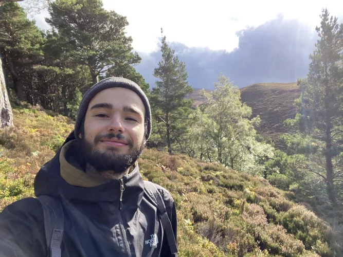 Who would like a hiking date?