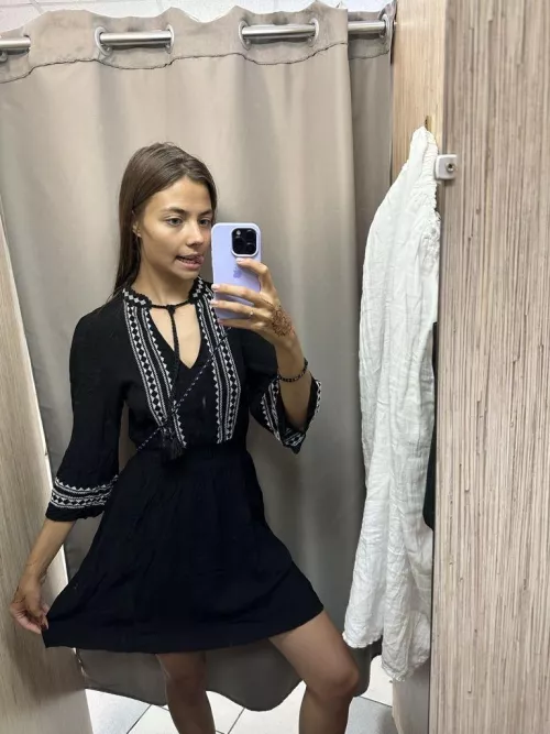 would you help me with choosing outfit in my changing room?