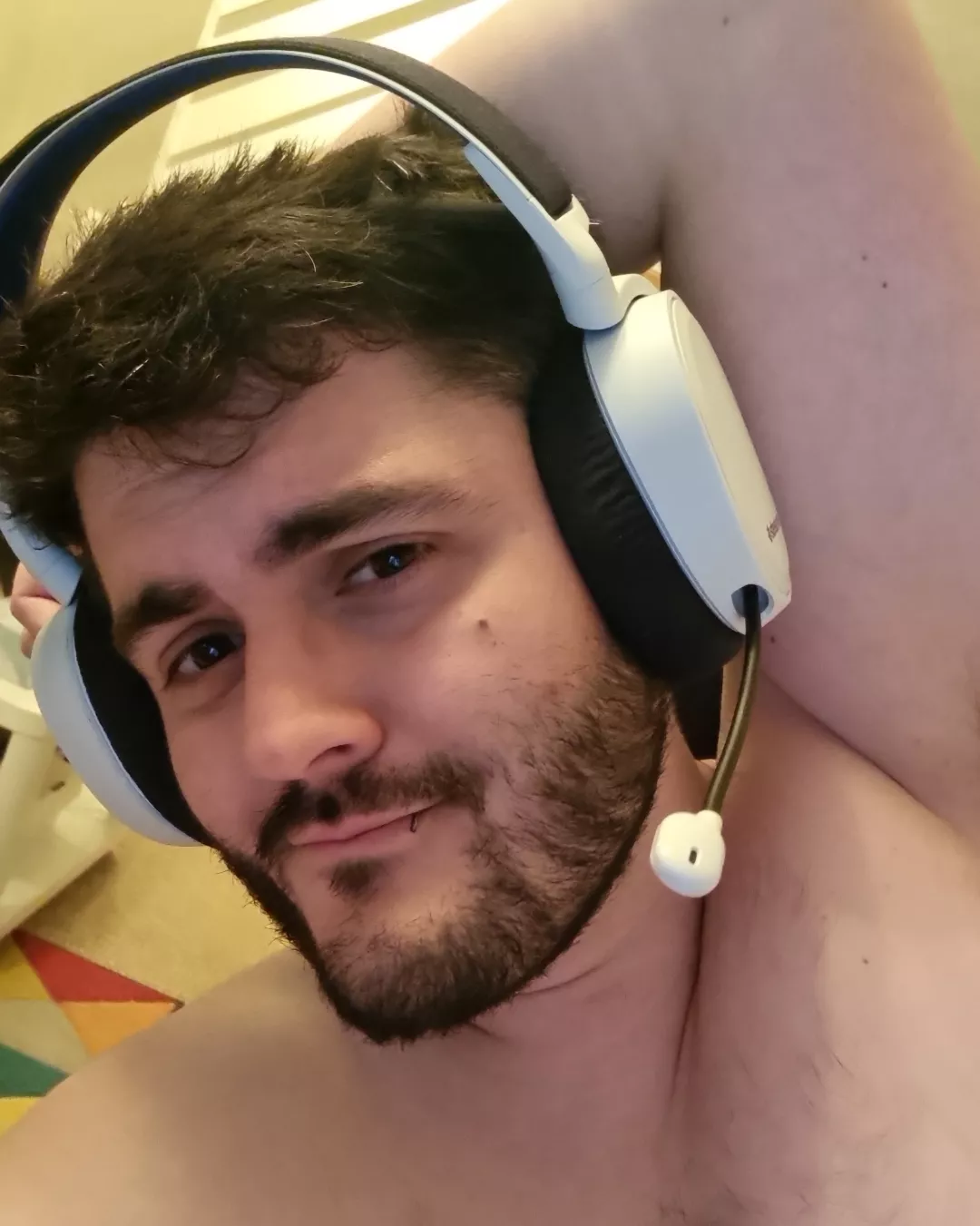 33 M UK mainly play League of Legends but enjoying Cyberpunk atm! Love to have more gaymer friends!