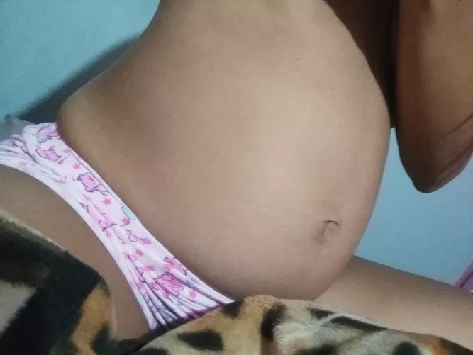 already in my 14th week😍🍔🍔👿 looking for a feeder