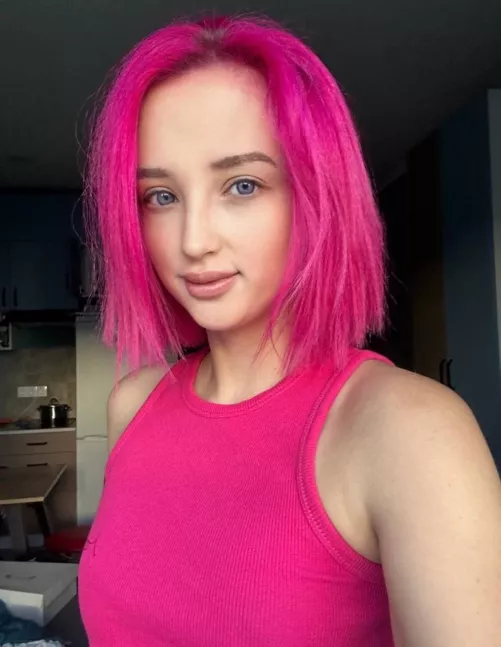 Are my matching hair and tee sexy?