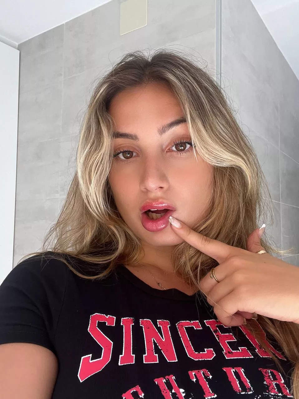 Blonde girls have more fun