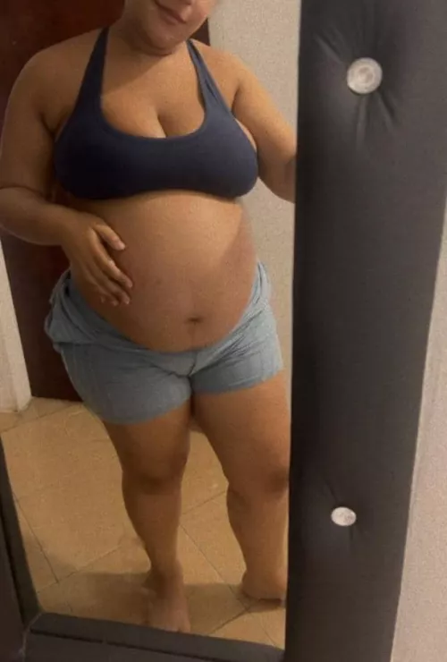 Does my pregnant 21 year old body turn you on? 🤭