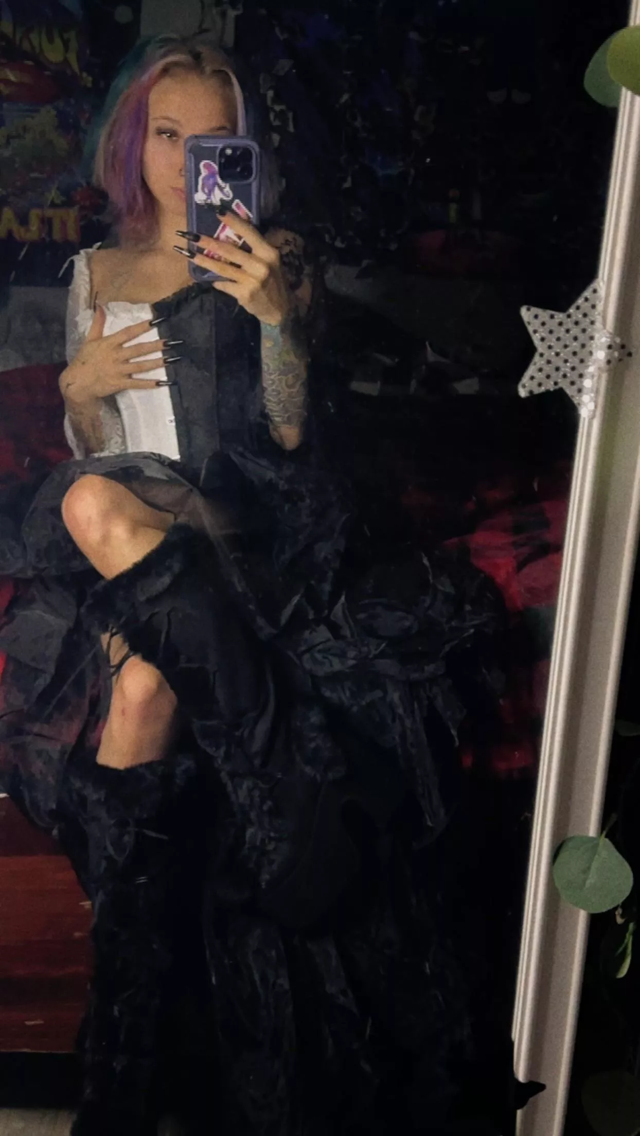 (f21) pretty goth girl