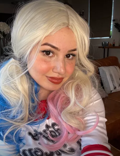 Harley Quinn - Suicide Squad (self: rose thorns)