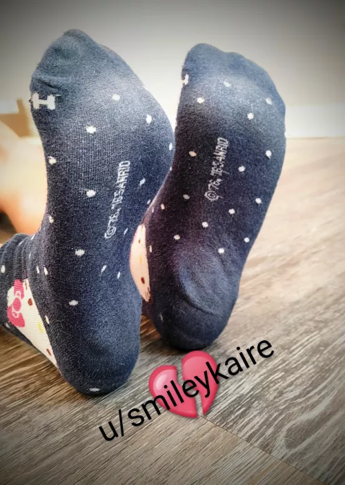 My hot little [f]eet just can't be beat👣💜💯 (oc)