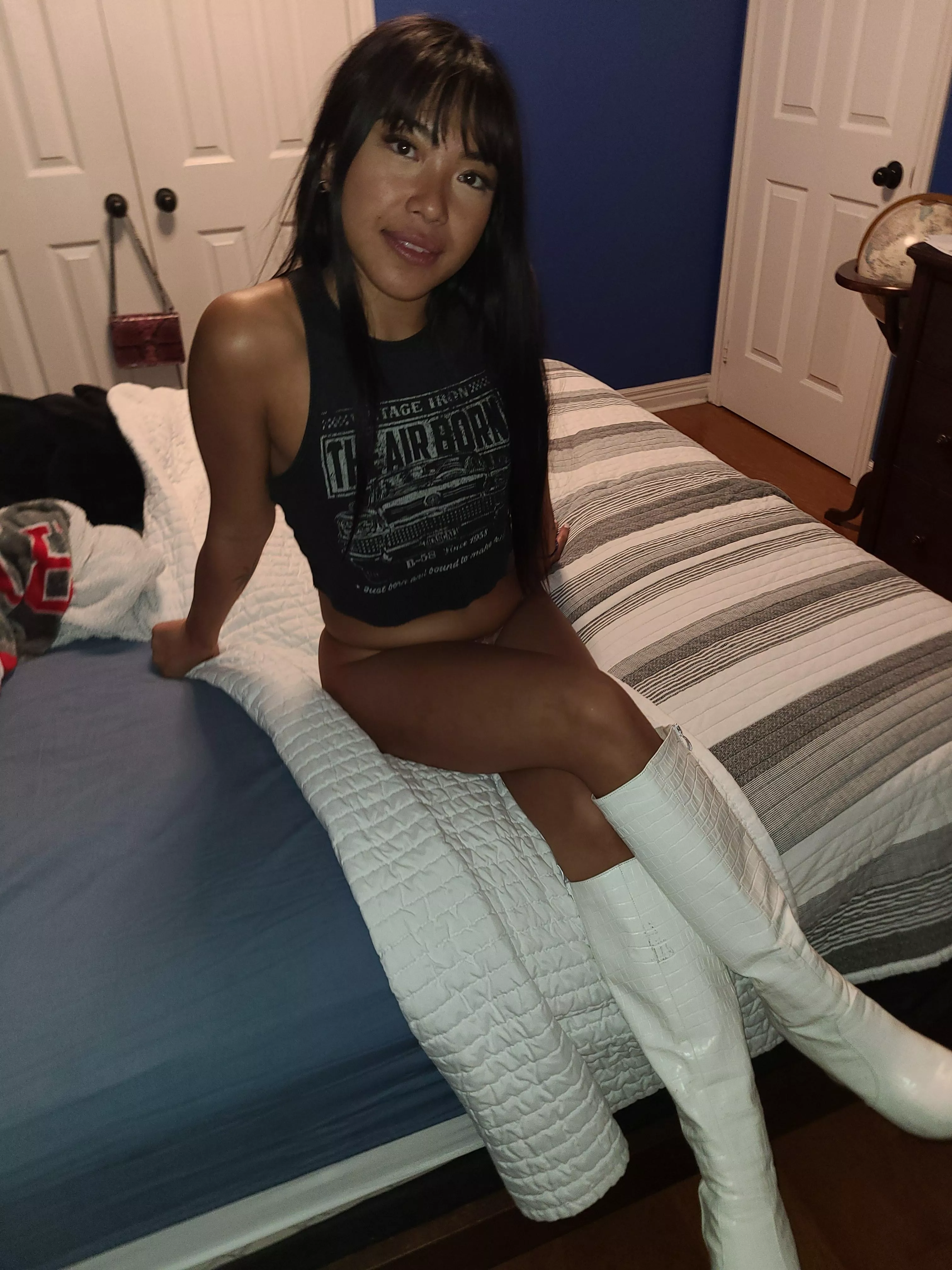 pants off, boots on 😈