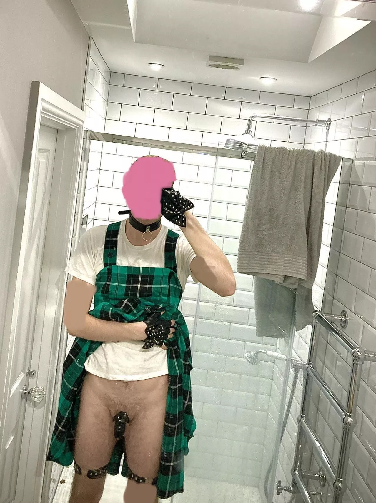 practising in a pinafore 🎀⛓️🔒