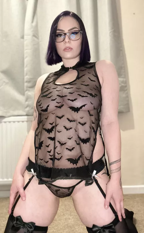 This is your sign to breed a goth girl