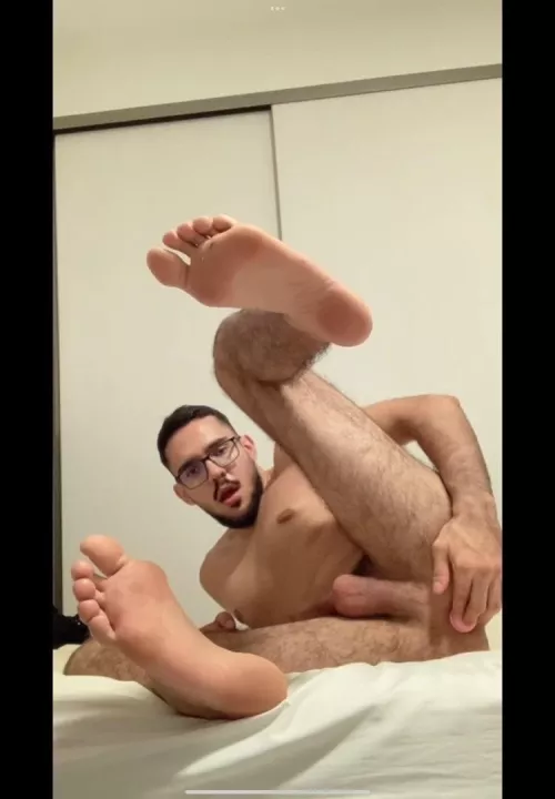 Very horny! Who wants to expose me 🤩