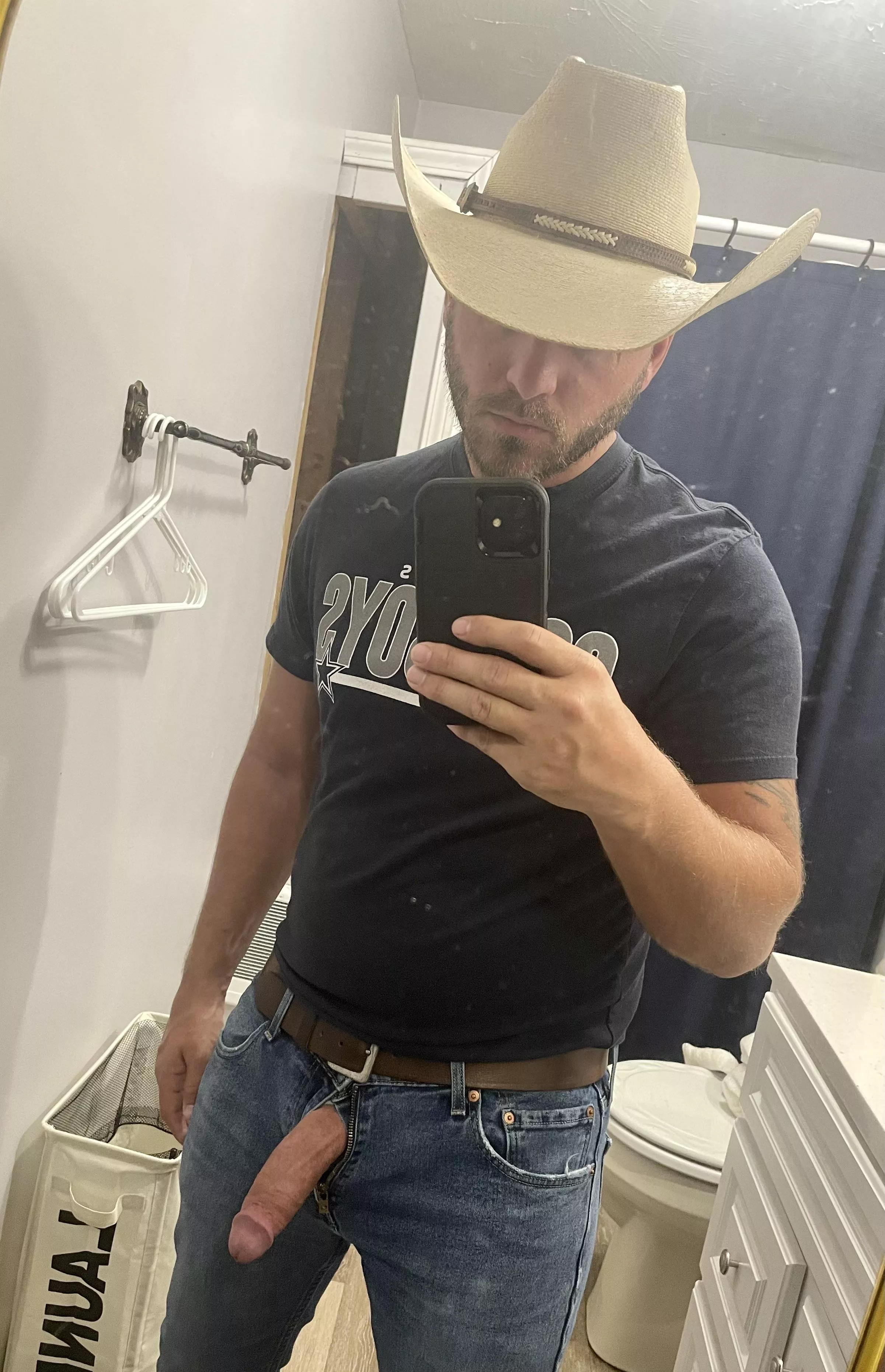 We’ve got time for a quickie before work. PM’s welcome.