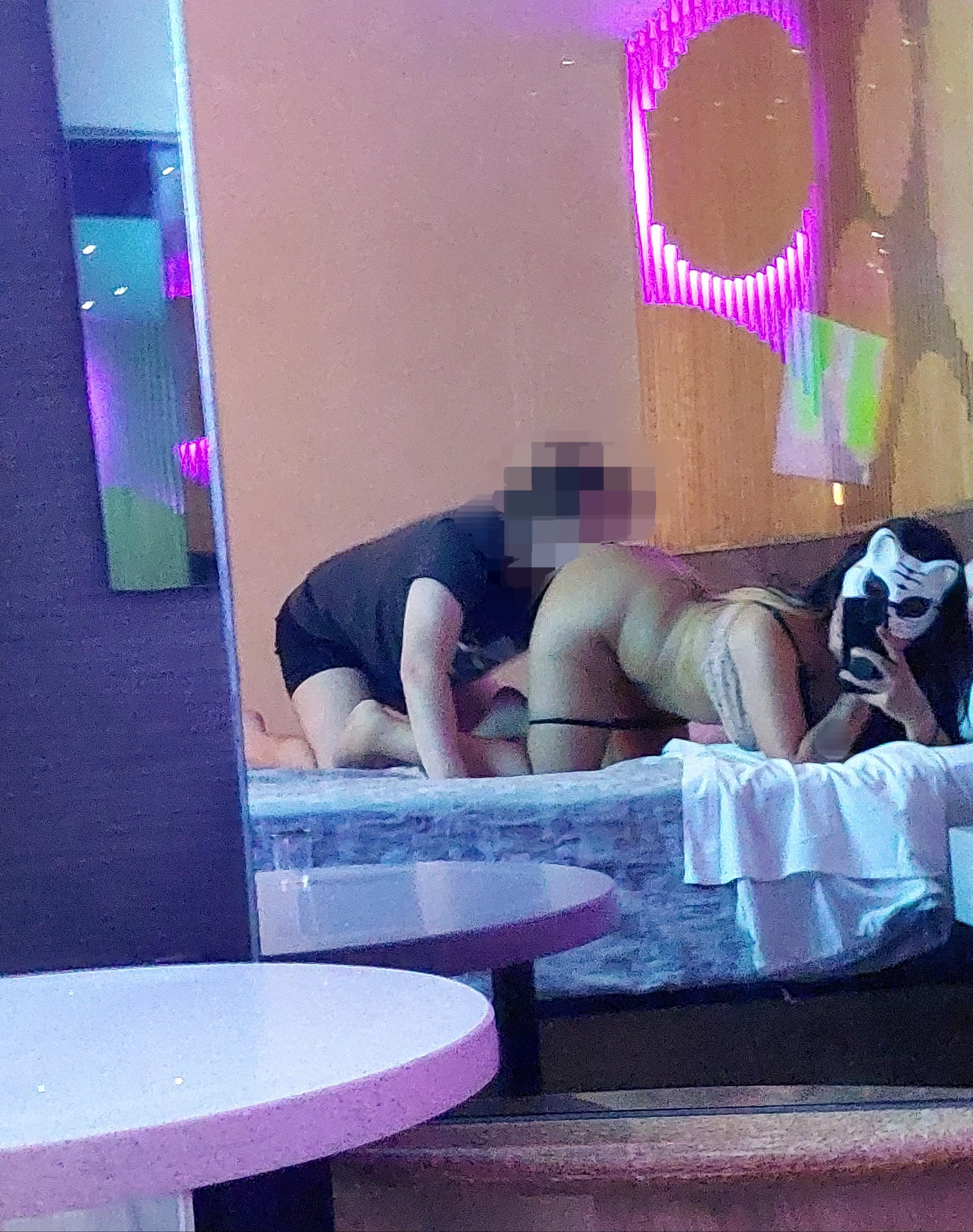 Who likes to eat ass?