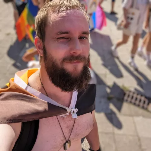 30 yo bear-ish guy from Germany saying hi 🙋‍♂️