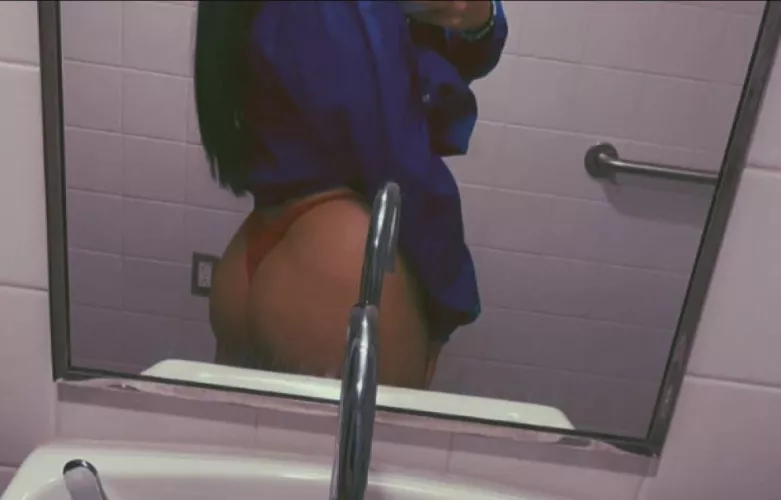 At work feeling naughty 💦🔥