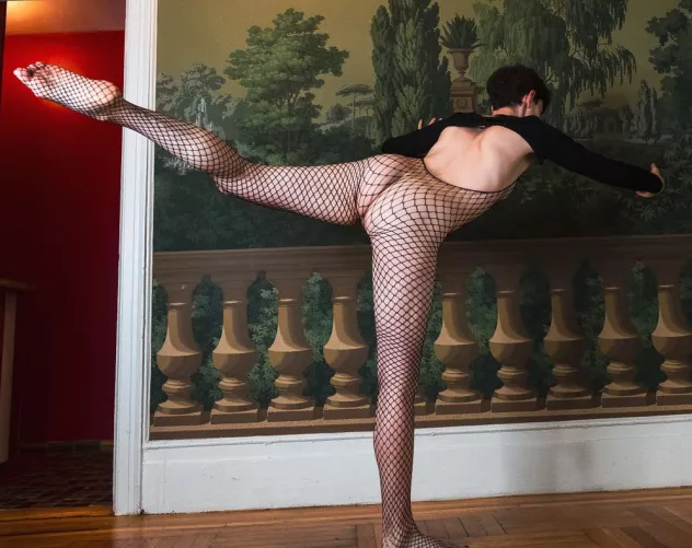 Cum on me after dance practice