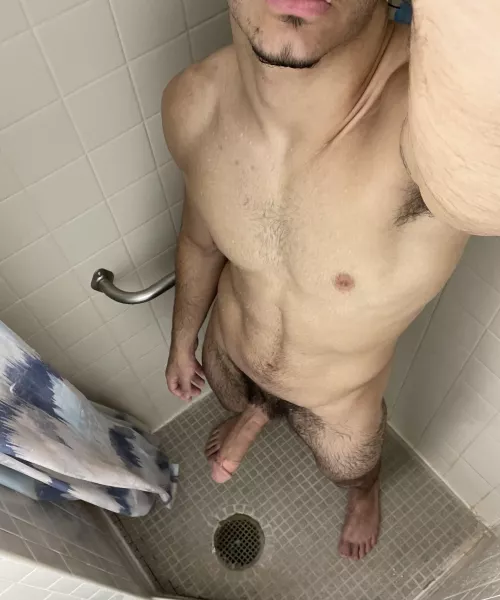 do you like hairy 18 yr olds? 😏