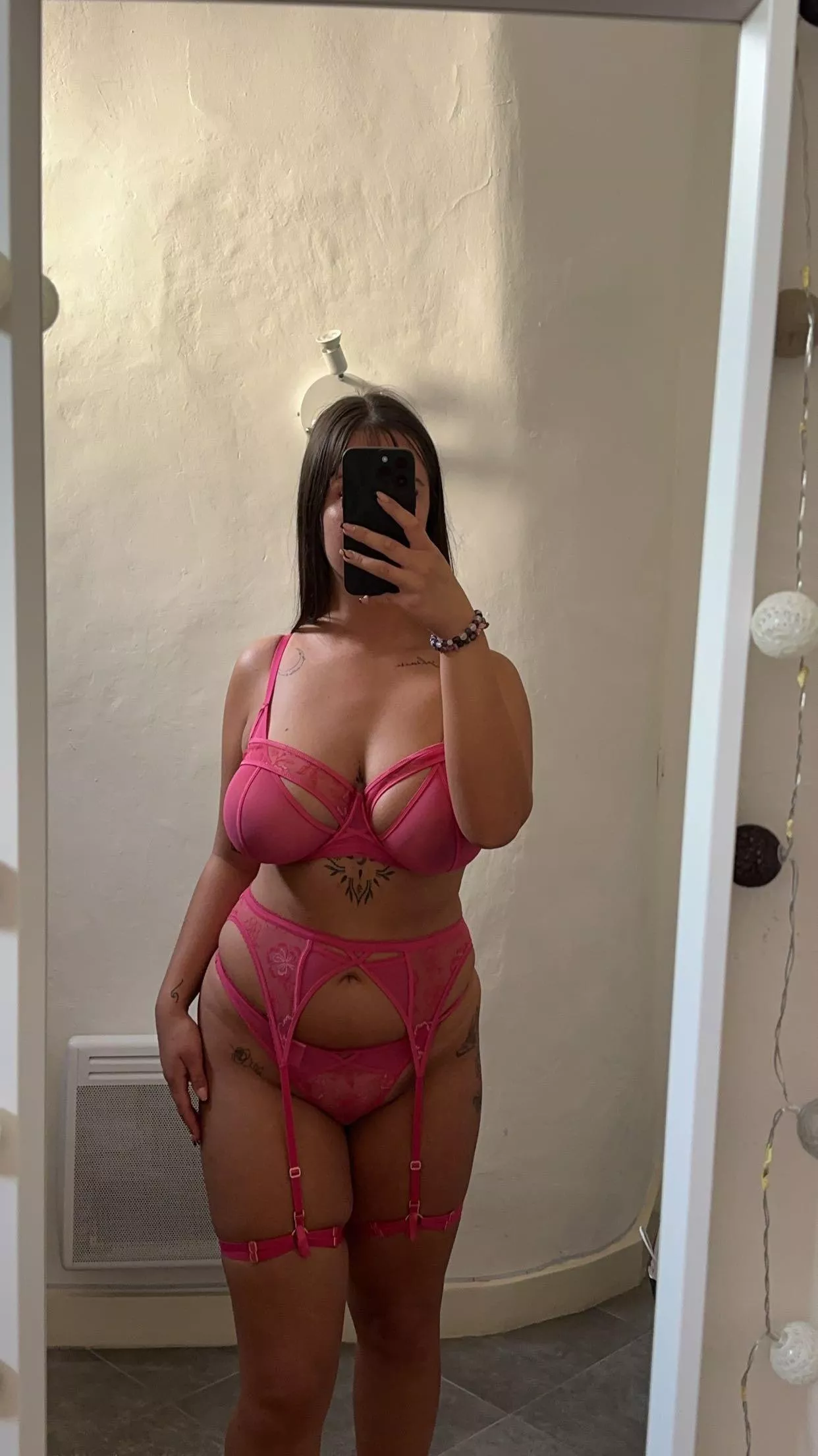 [f] I don't know why everyone say to me that this outfit is innapropriate