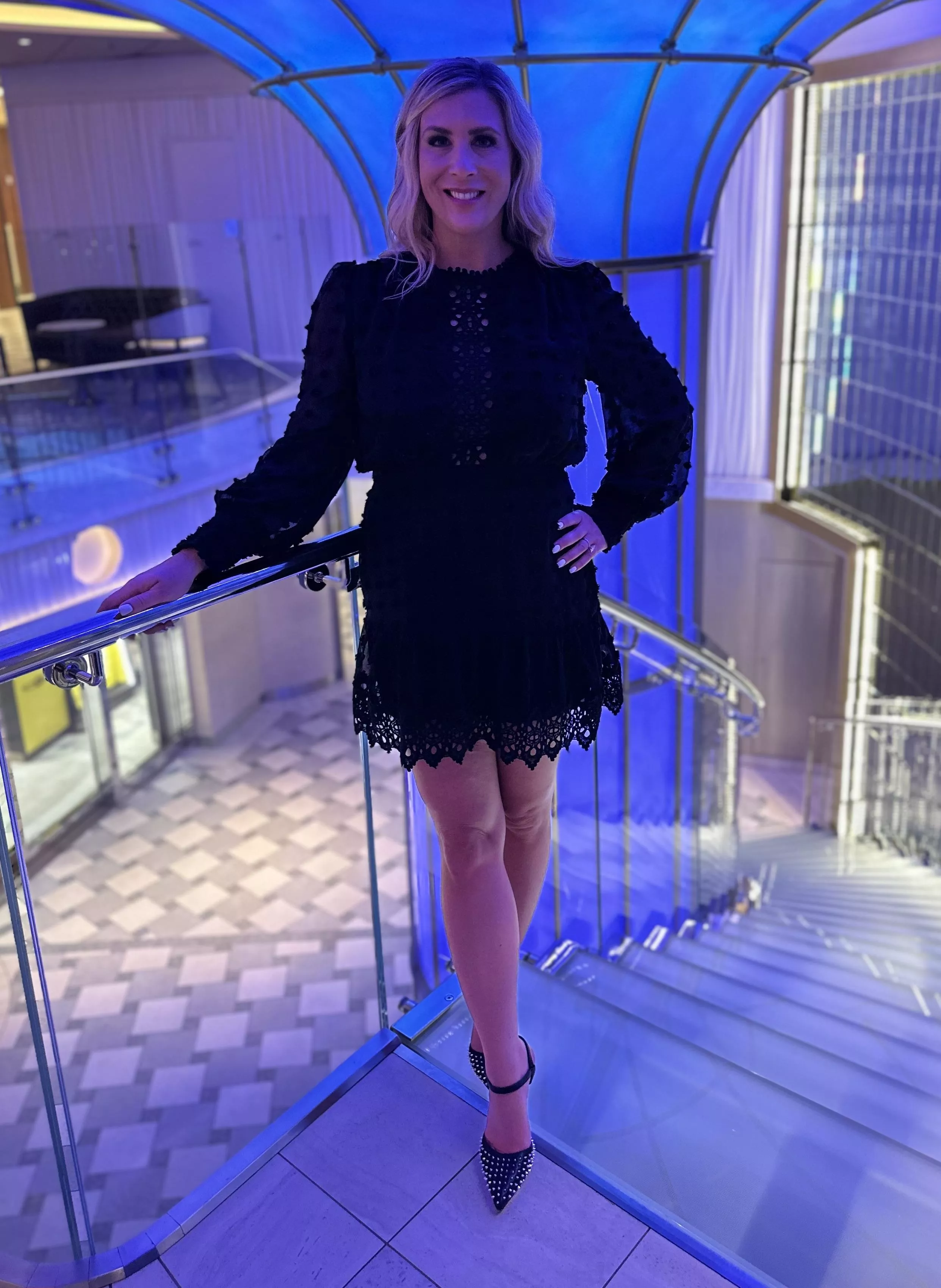 Feeling sexy in black!!!!