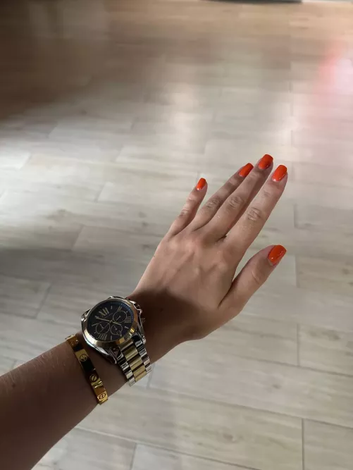 here is my fingers that i want you to worship