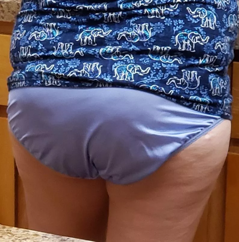 I hope you boys like my panties, I just put them on after the maintenance guy left.