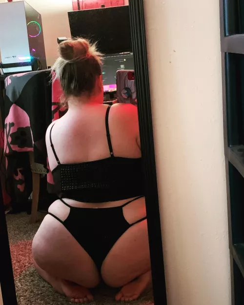 I love watching in the mirror