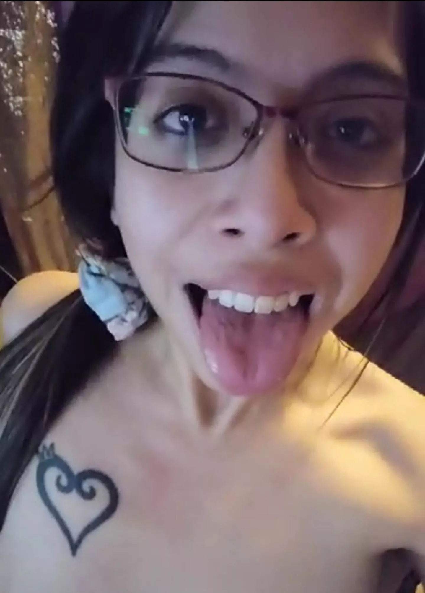 It's Facial Friday and I want your cum on my face