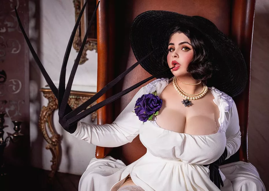 Lady Dimitrescu (Resident Evil Village) by Bunnie_wifey