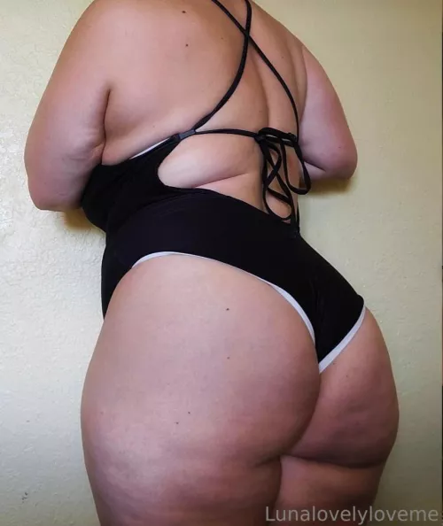 Thick girls rock swimsuits too