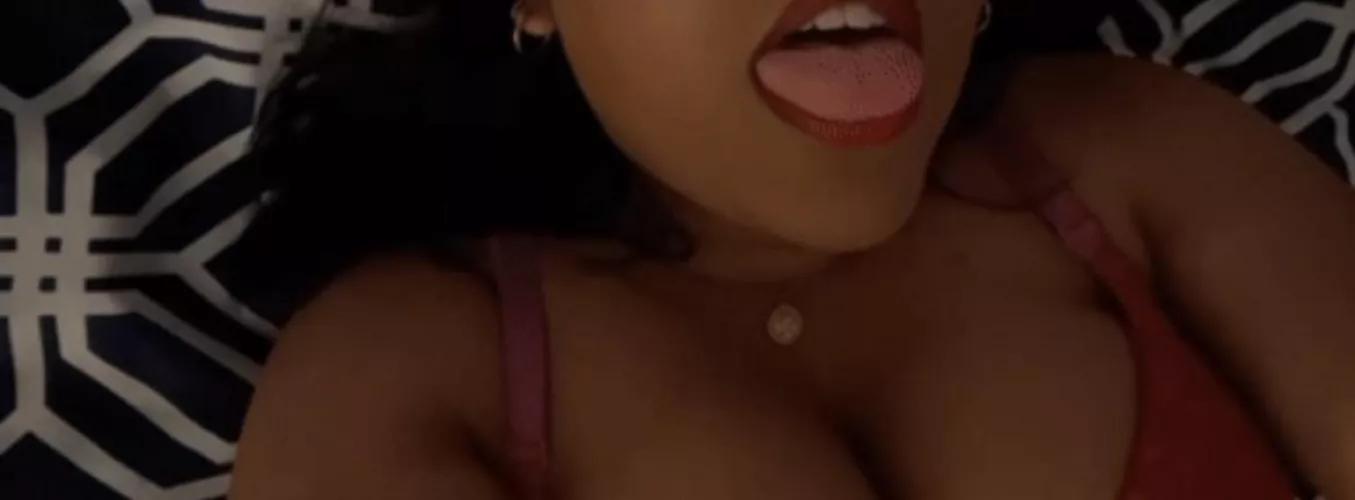 Thinking of swallowing cum while at work today 🙈💕