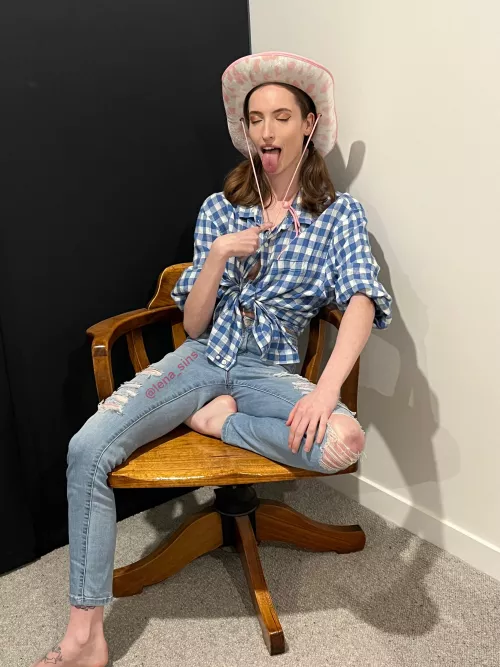 This cowgirl kinda thirsty