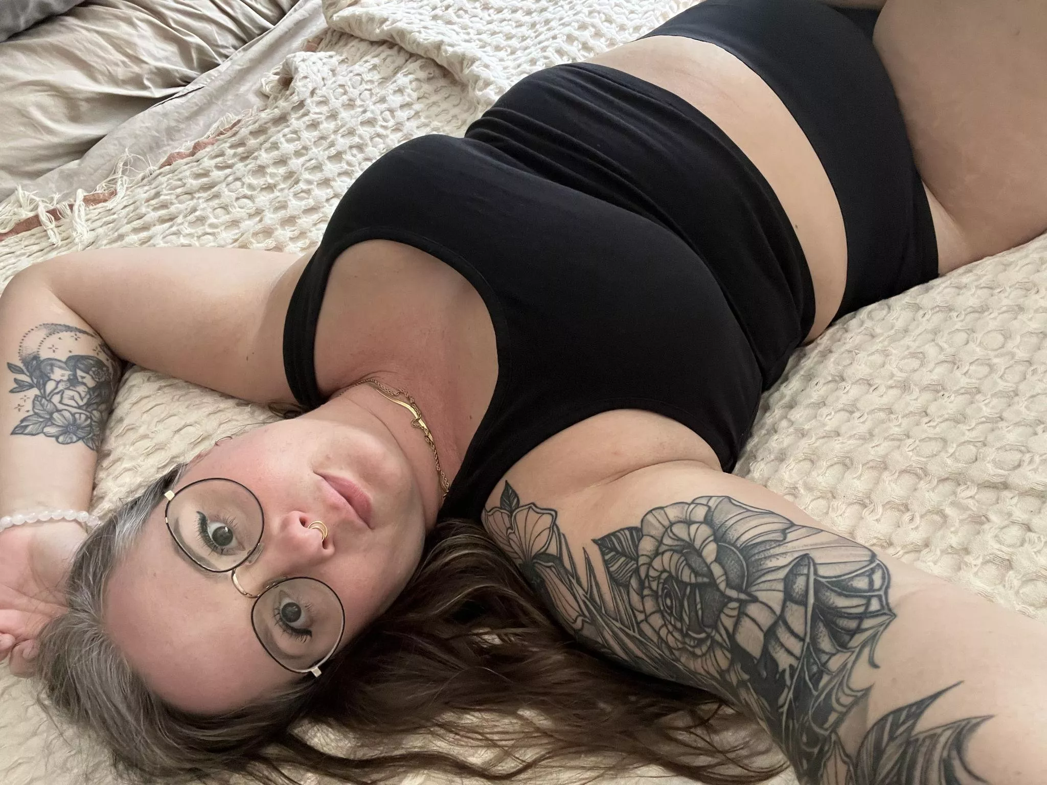 This is your sign to fuck a MILF who wears glasses