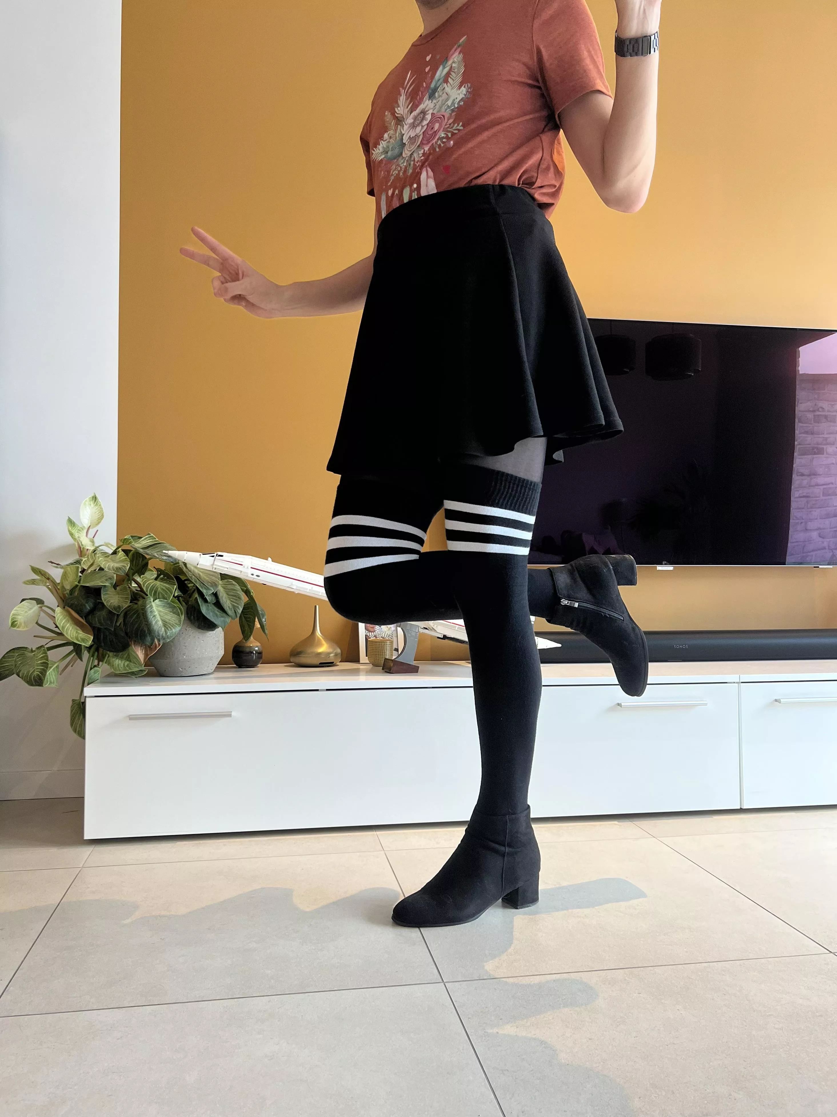 Tights and thigh highs are amazing 😍 Am I pretty?