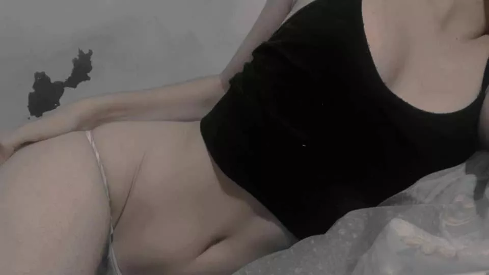 A skinny bitch for a midnight snack (F)