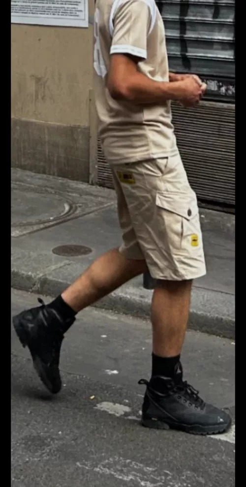 Anyone knows the name of those shoes?