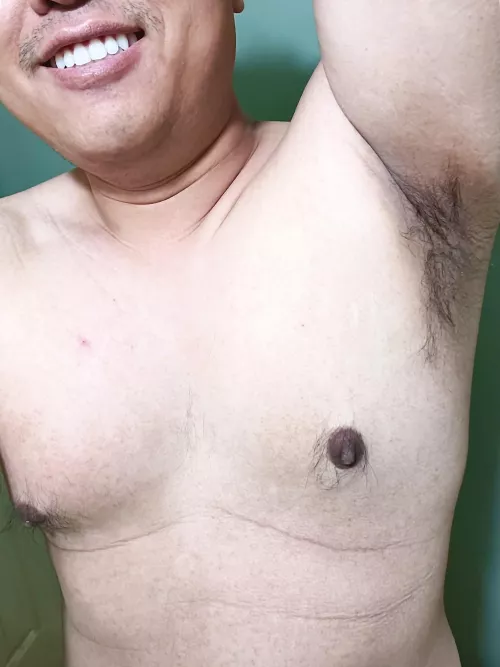 Back from the gym. Feel free to slide into my DM if you like what you see