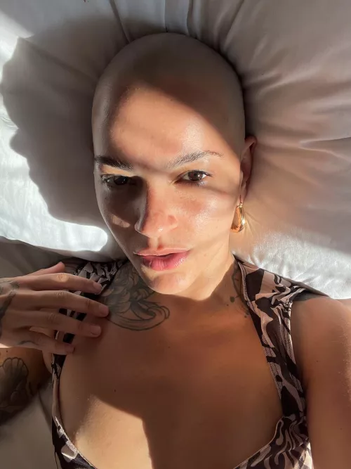 Bald girls can be sexy