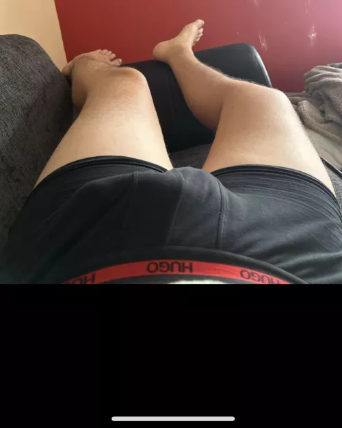 Chilling at the bros house, he’s still asleep 😴