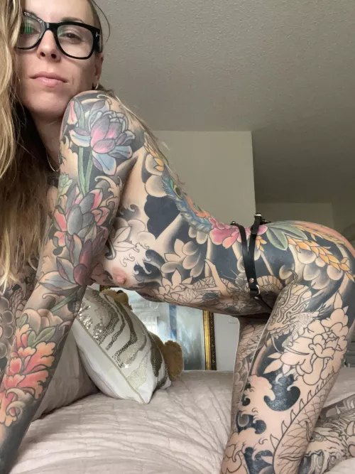 Come explore my flowers 🌸