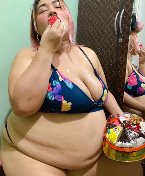 Fill Me Up Buttercup..Baby! 🎂🍰🧁🍥🥮🐽🐷🐖💨♥️