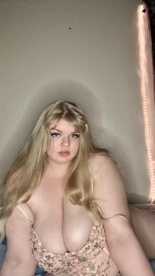 hope this brightens up your saturday night 💋