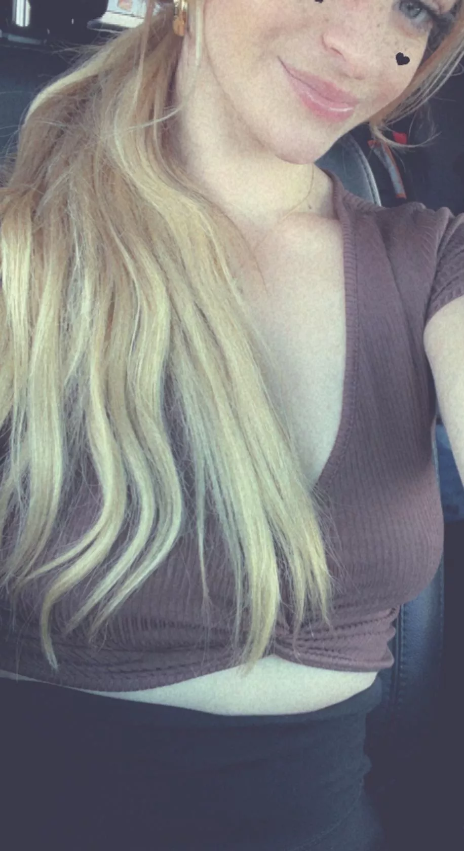 My blonde hair is getting so long 💕 I love it 🥰